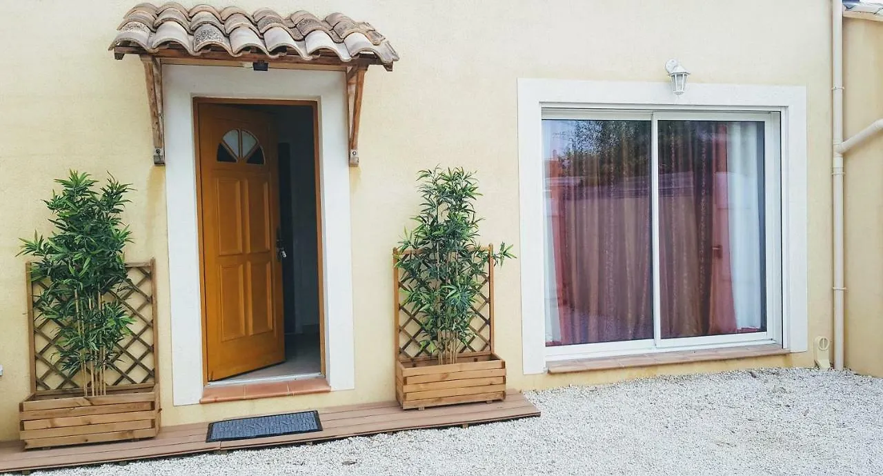 Maison neuve avec jardin au calme La Crau France